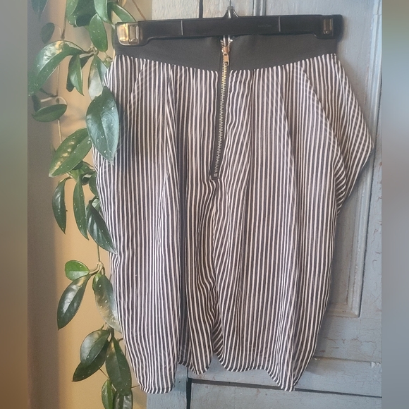 Oxford circus Skirt size Small with pockets - Picture 3 of 6